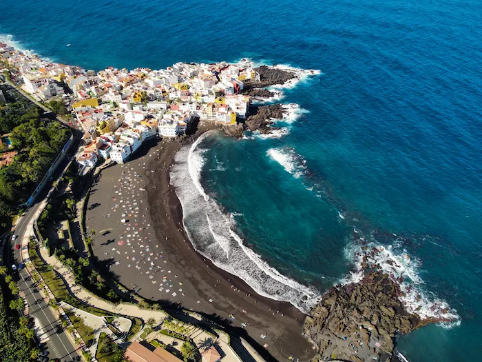 Playa del Muelle and the old fishermen’s quarter in Puerto de la Cruz.