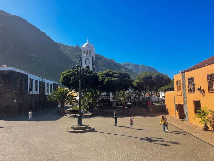 Plaza de la Libertad with mountains in the background, Garachico