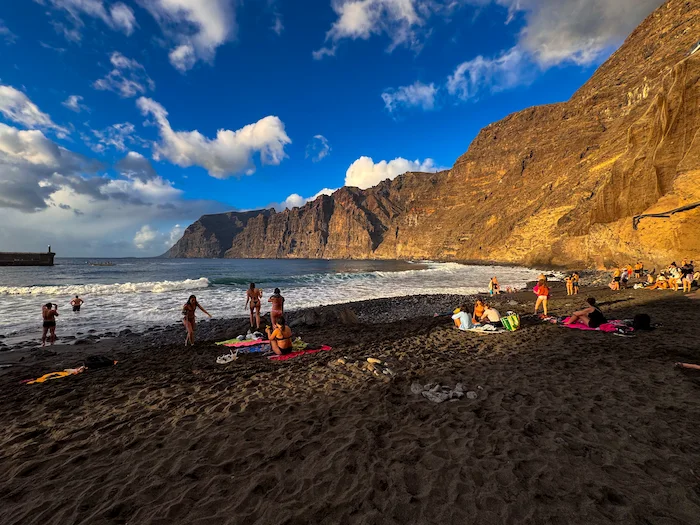 Playa de los Gigantes with people sunbathing and cliffs in the background