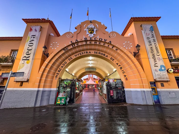 Front entrance to the colorful Mercado de Nuestra Señora de África