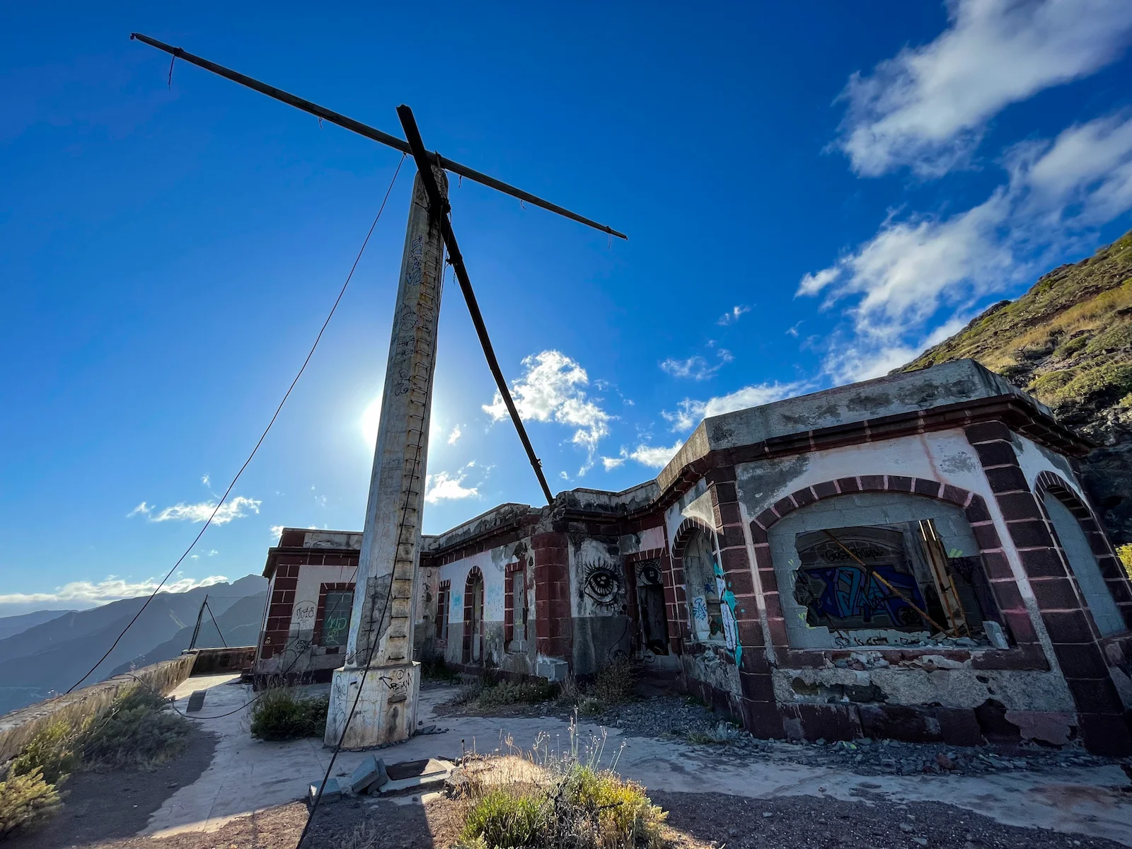 Rusted signal mast and decaying walls of El Semáforo de Igueste