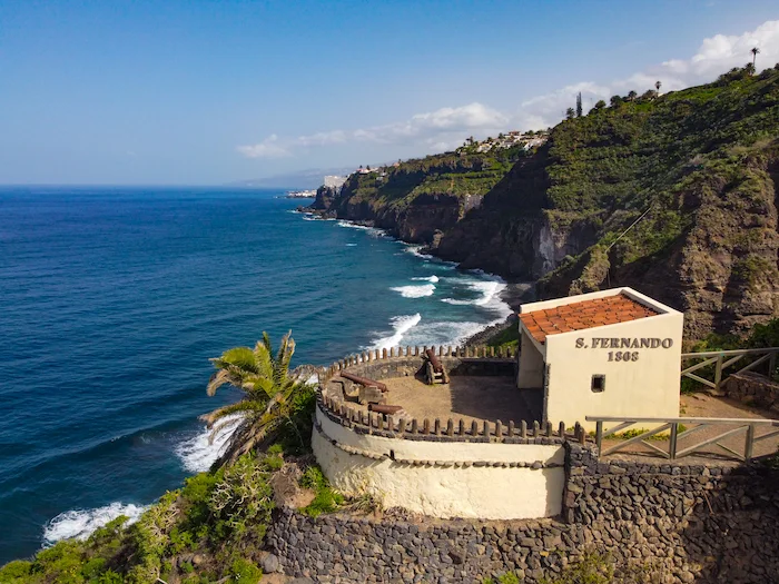Fortín de San Fernando on the Rambla de Castro trail overlooking the Atlantic