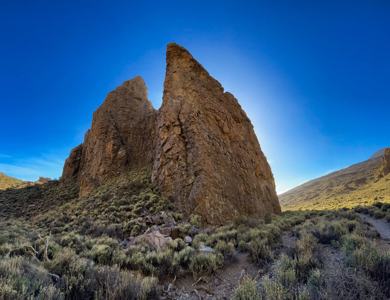 Curved volcanic wall on the Roques de García route