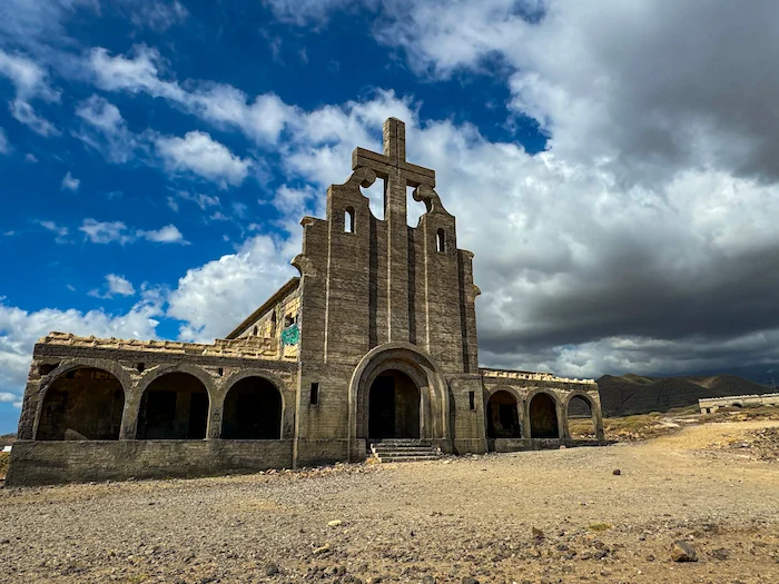 Facade of Sanatorio de Abona’s church with cross