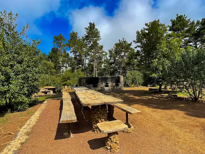 Picnic benches at the start of the Agua García trail